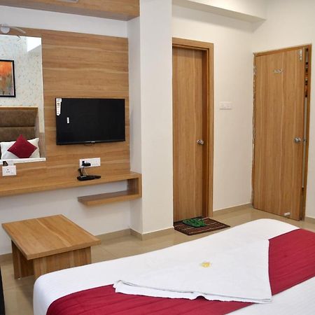 Hotel Newyork Inn Ānand 외부 사진