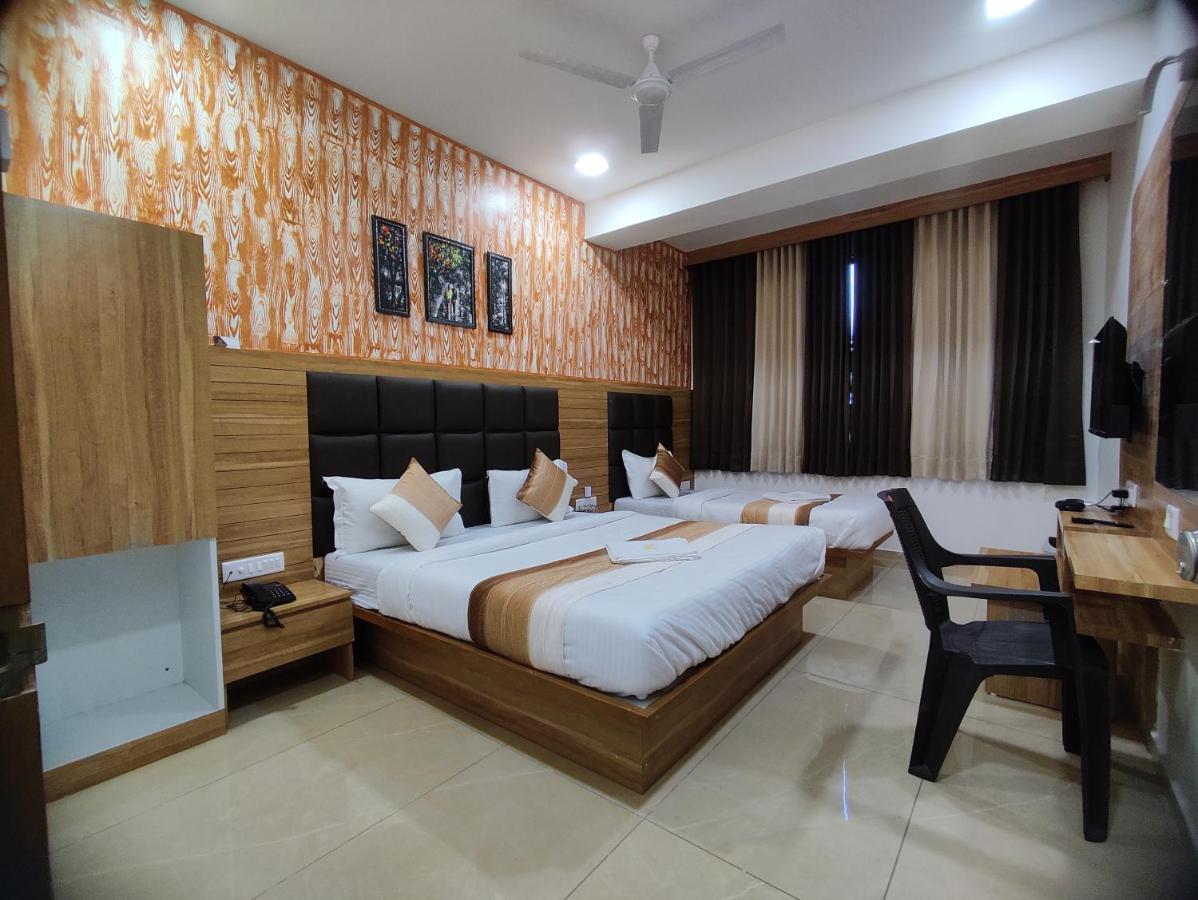 Hotel Newyork Inn Ānand 외부 사진
