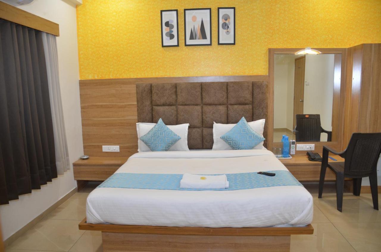 Hotel Newyork Inn Ānand 외부 사진