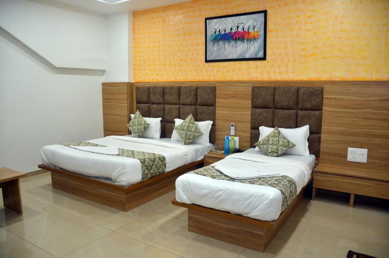 Hotel Newyork Inn Ānand 외부 사진