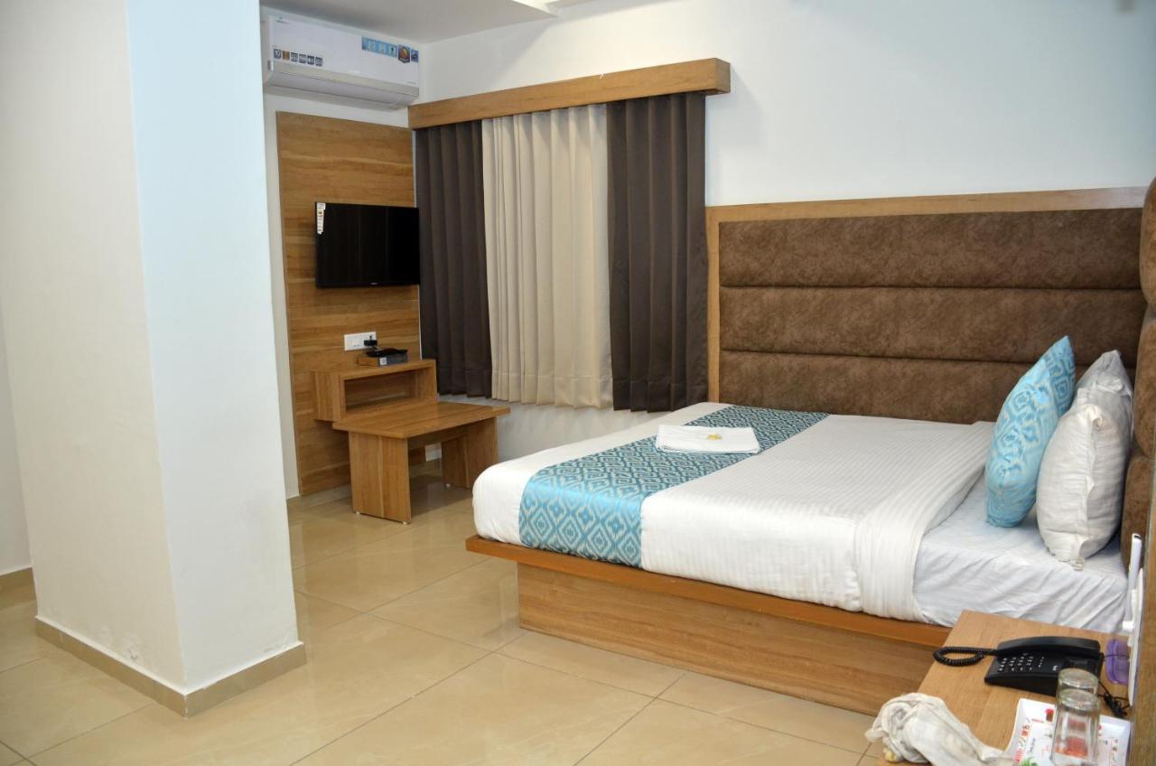 Hotel Newyork Inn Ānand 외부 사진