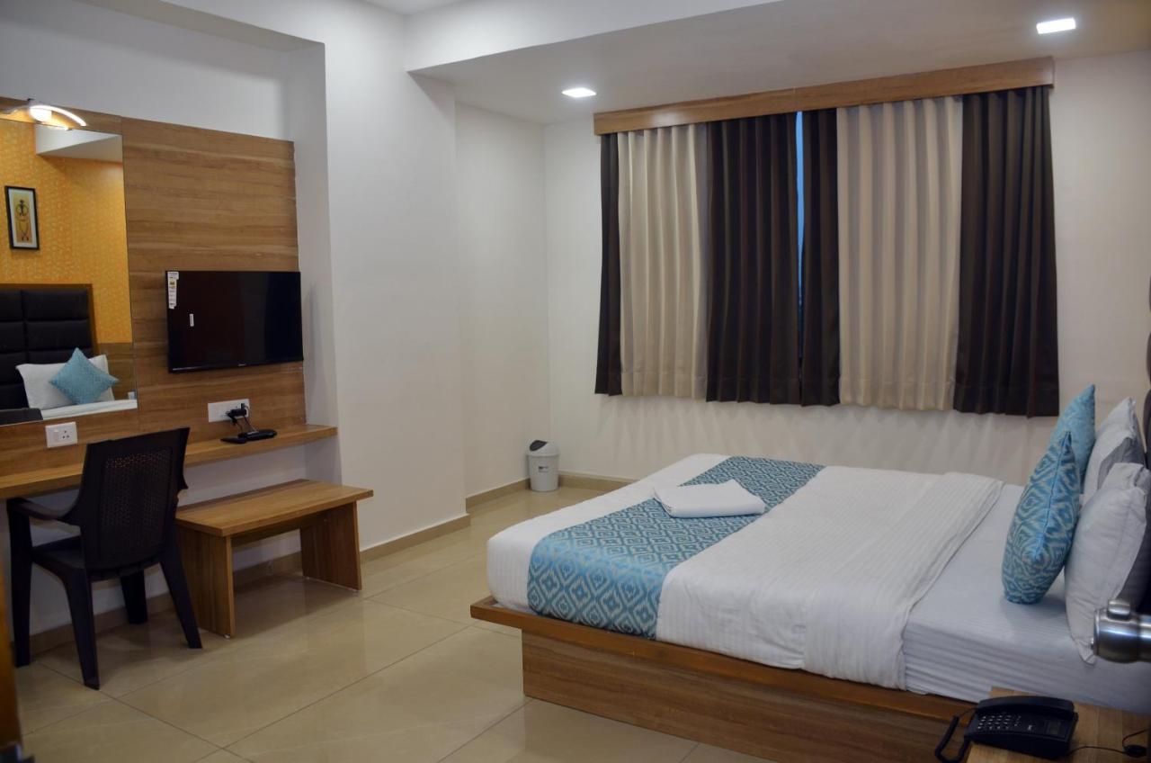 Hotel Newyork Inn Ānand 외부 사진