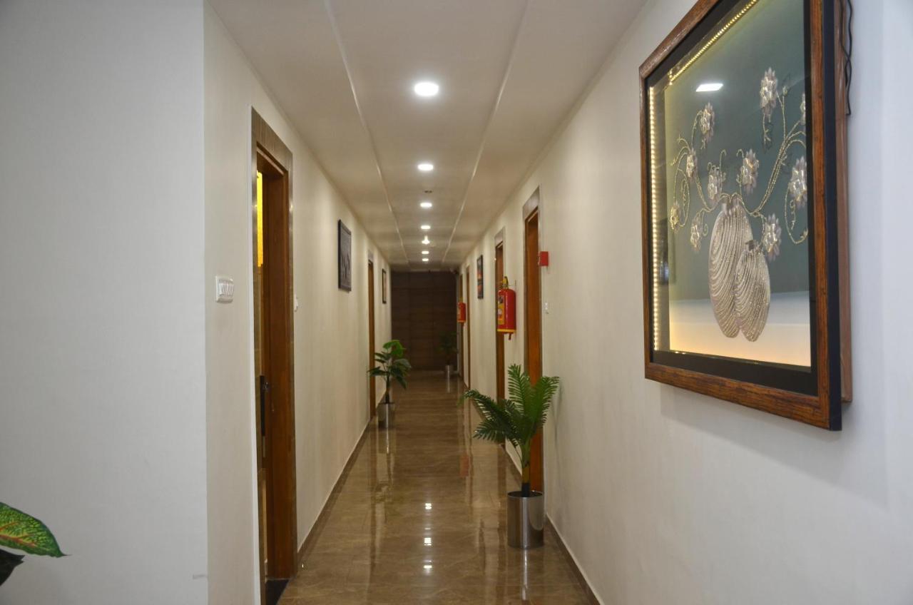 Hotel Newyork Inn Ānand 외부 사진