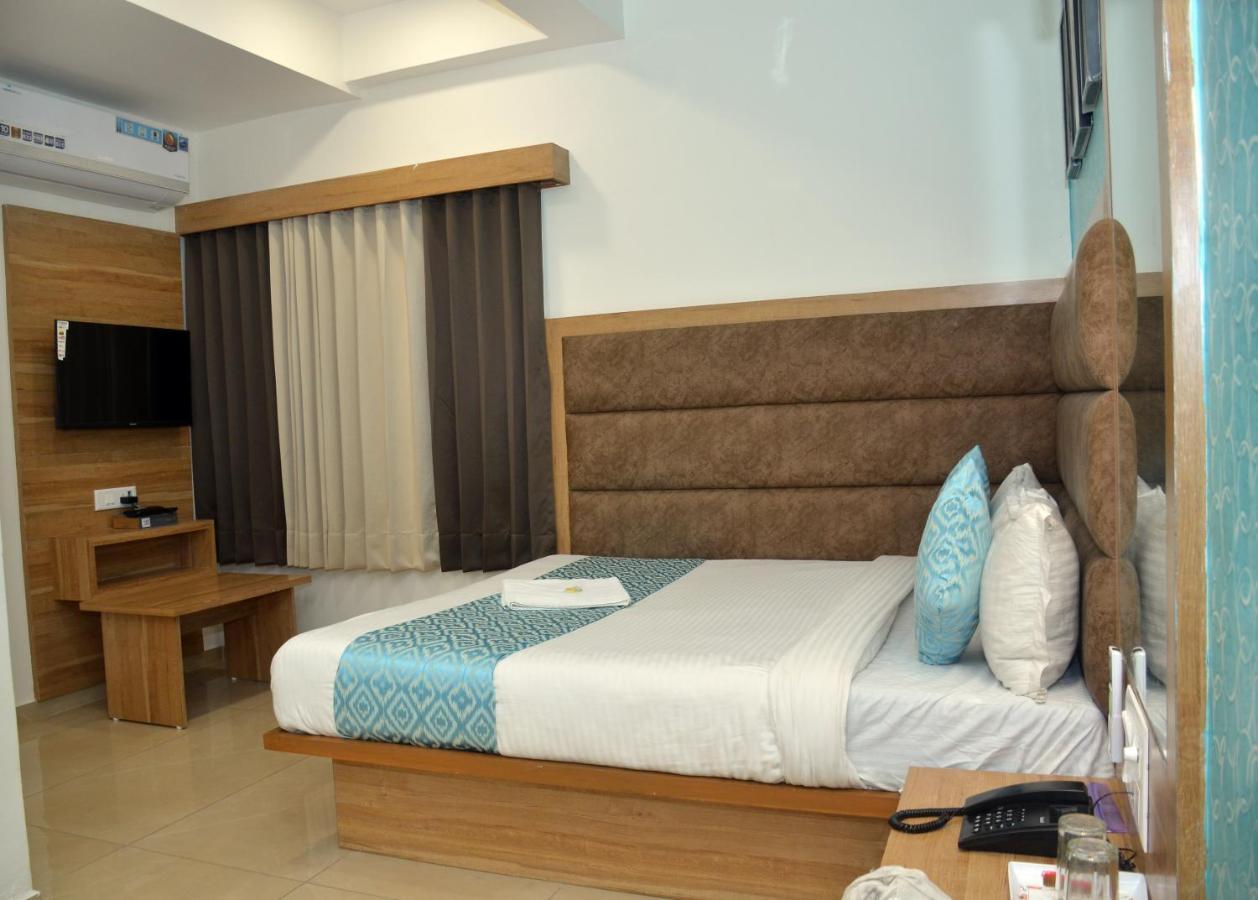 Hotel Newyork Inn Ānand 외부 사진